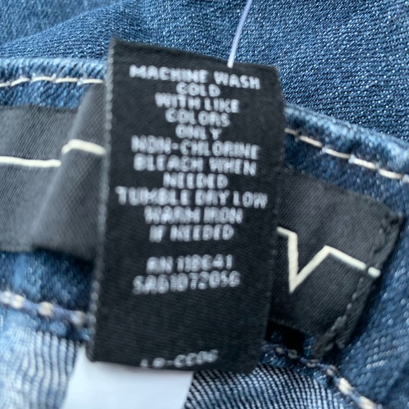 Lane Bryant Venezia 26 Boyfriend Jeans NWT - Picture 6 of 6